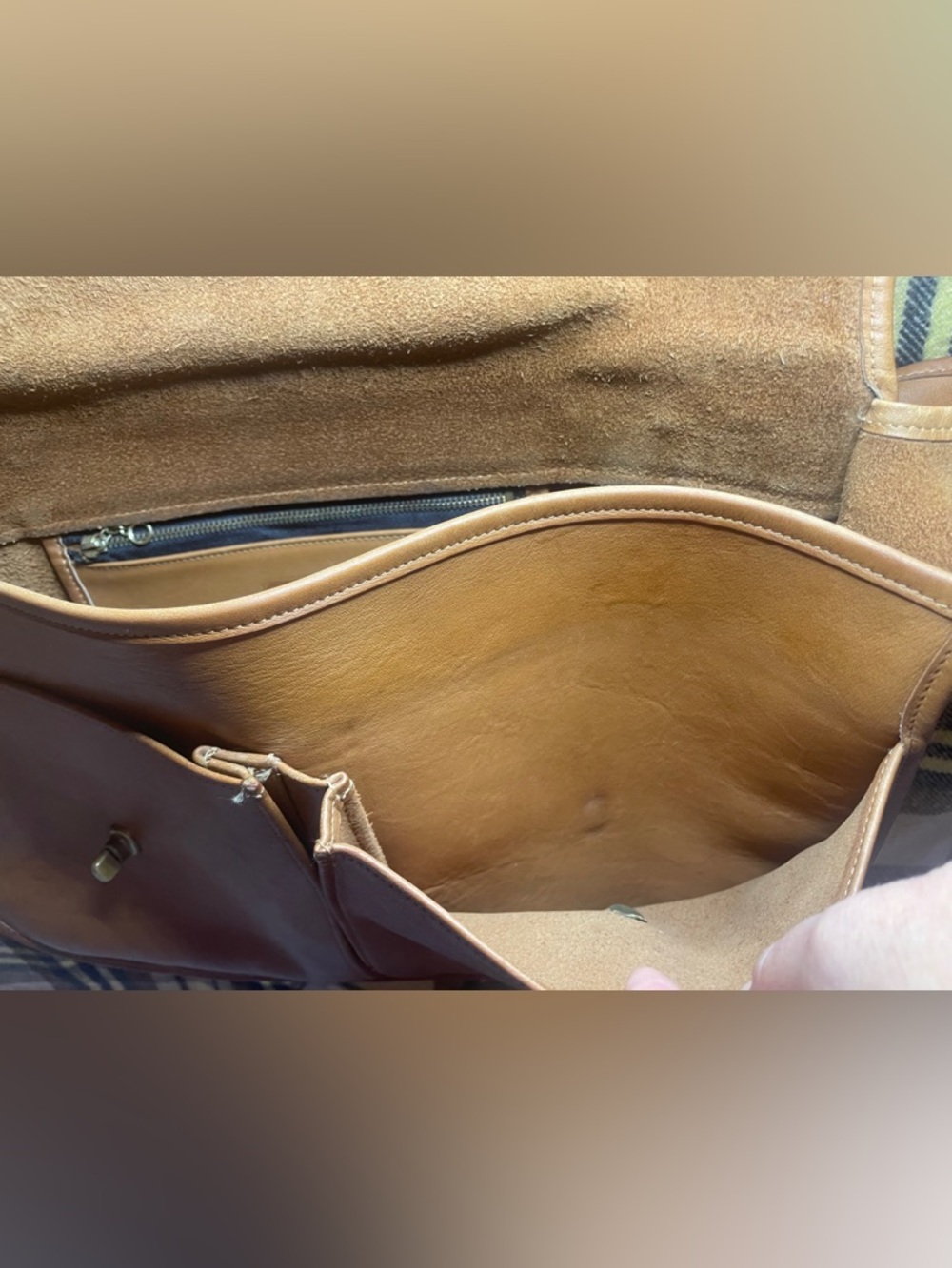 Vintage 1970s Coach Musette Messenger Bag Briefcase in Tan Saddle - Picture 8 of 13
